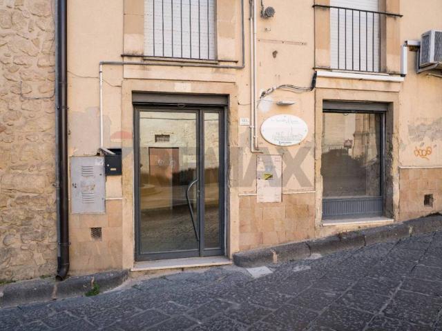 Locale Commerciale in vendita a Monte, Enna