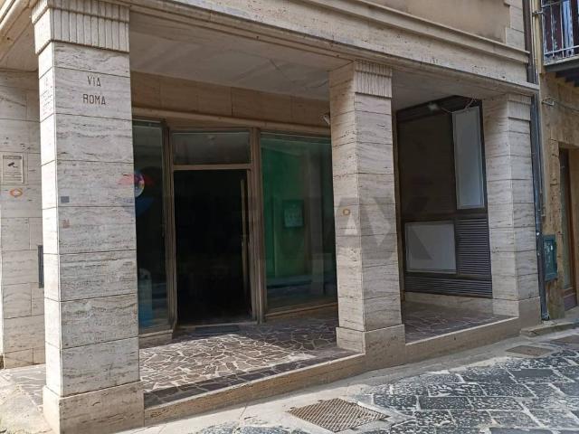 Locale Commerciale in vendita a Monte, Enna