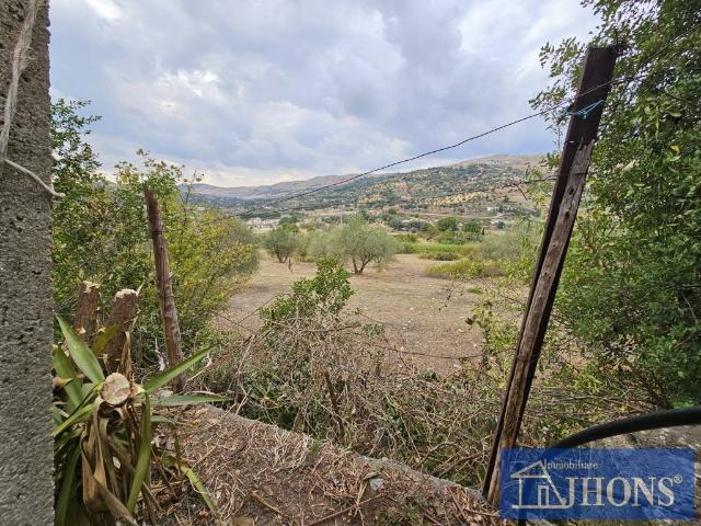 Locale Commerciale in vendita a Enna, Sicilia