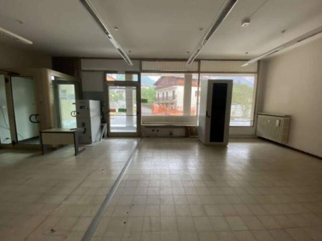 Locale Commerciale in vendita a Piemonte, Cuneo