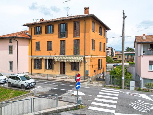 Locale Commerciale in vendita a Rovere, Erba