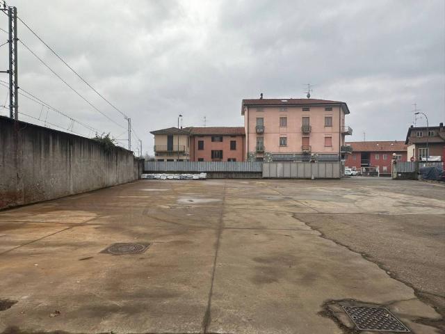 Locale Commerciale in vendita a Cassina Mariaga, Erba