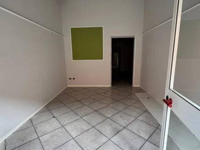 Locale Commerciale in vendita a Puglia, Brindisi