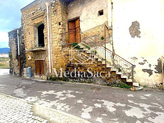 Locale Commerciale in vendita a Ercolano, Campania