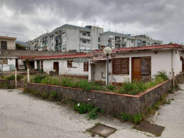 Locale Commerciale in vendita a Ercolano, Campania
