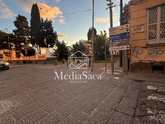 Locale Commerciale in vendita a Ercolano, Campania