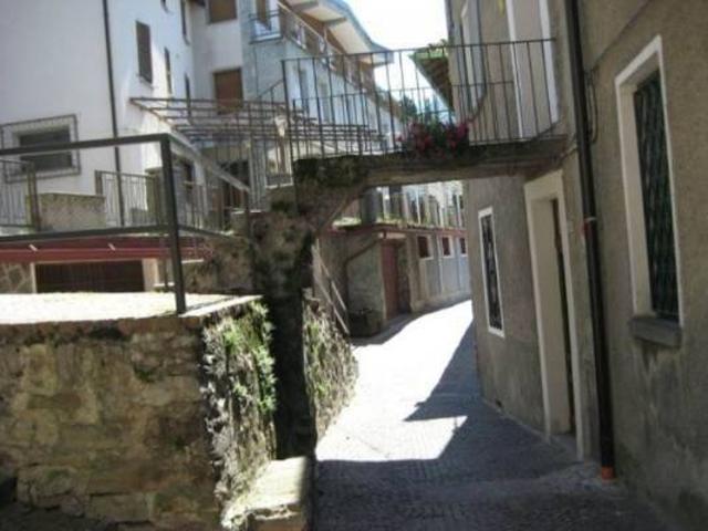 Locale Commerciale in vendita a Esino Lario, Lombardia