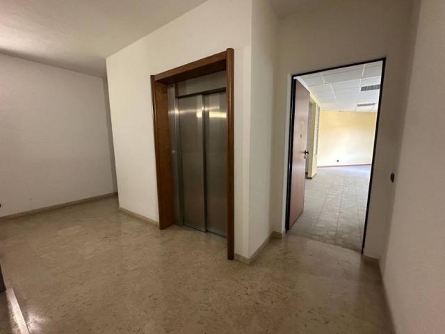 Locale Commerciale in vendita a Motta, Este