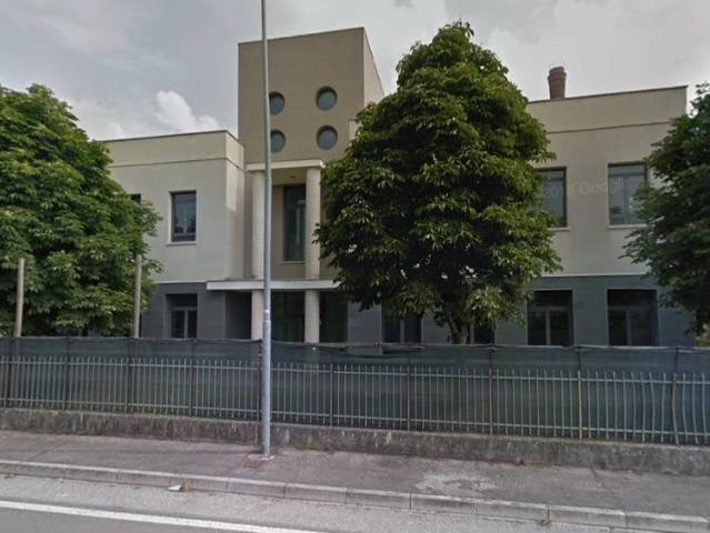 Locale Commerciale in vendita a Motta, Este