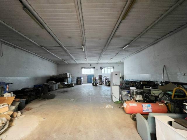 Locale Commerciale in vendita a Motta, Este