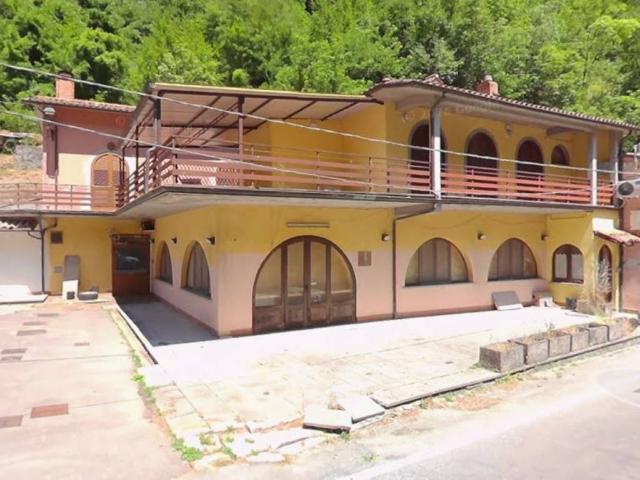 Locale Commerciale in vendita a Unione Comuni Garfagnana, Vergemoli