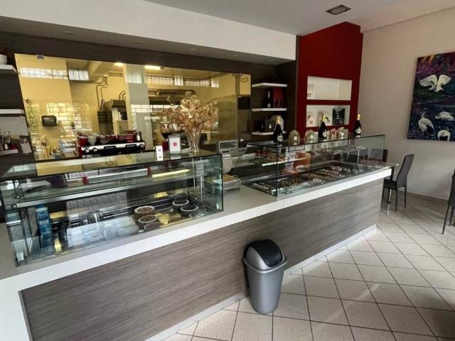 Locale Commerciale in vendita a Pianura Reggiana, Re