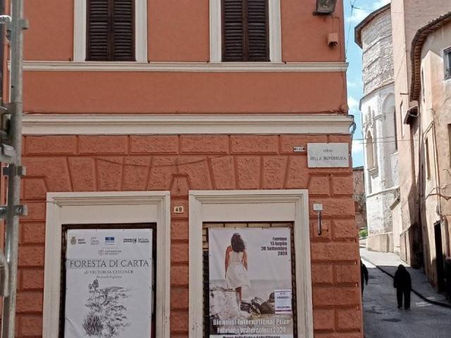 Locale Commerciale in vendita a Centro, Marche