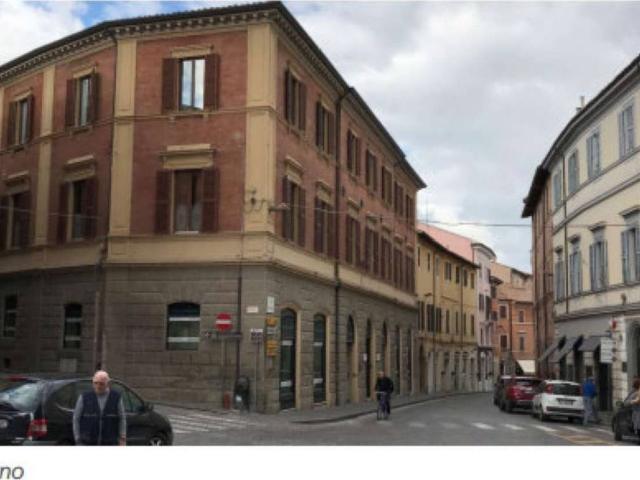 Locale Commerciale in vendita a Centro, Marche