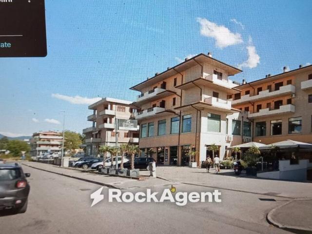 Locale Commerciale in vendita a Borgo, Marche