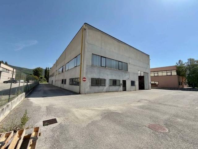 Locale Commerciale in vendita a Marche, Ancona
