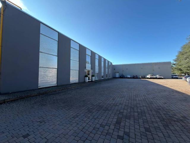 Locale Commerciale in vendita a Santa Maria, Marche