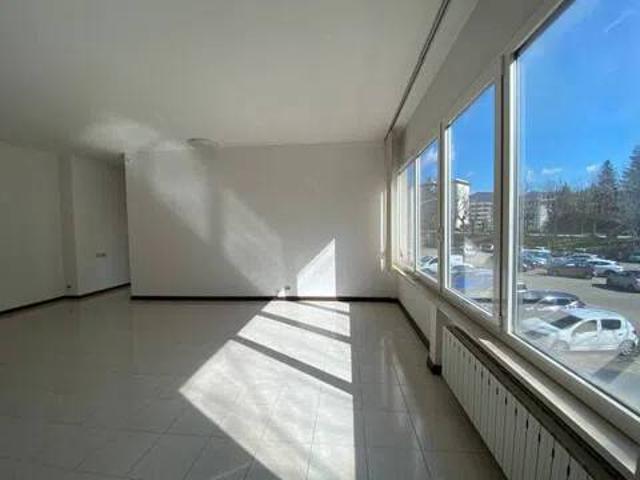 Locale Commerciale in vendita a Borgo, Marche