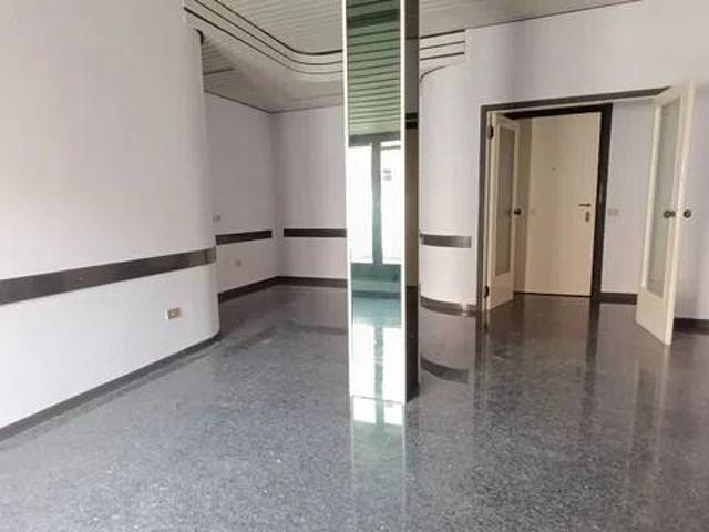 Locale Commerciale in vendita a Spina, Marche