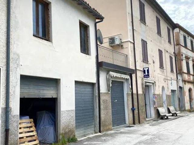Locale Commerciale in vendita a Marche, Ancona