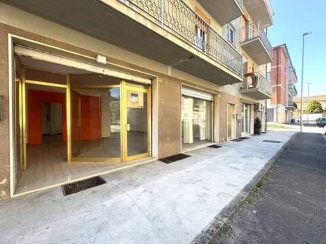 Locale Commerciale in vendita a Marche, Ancona