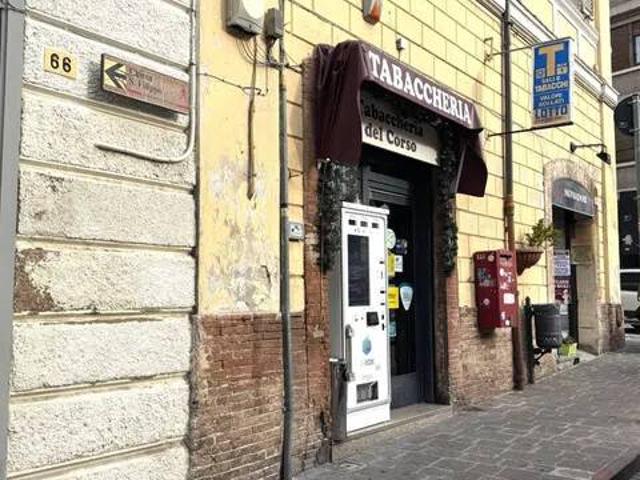 Locale Commerciale in vendita a Centro, Marche