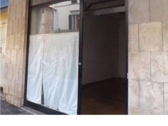 Locale Commerciale in vendita a Centro, Marche