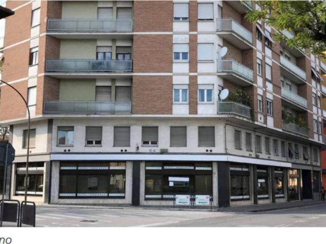 Locale Commerciale in vendita a Centro, Marche