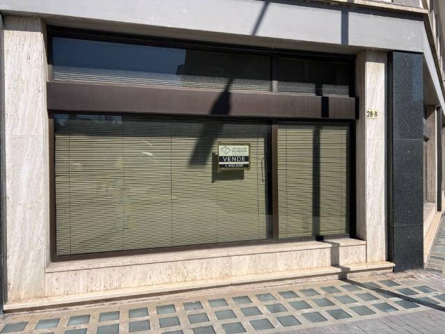 Locale Commerciale in vendita a Centro, Marche