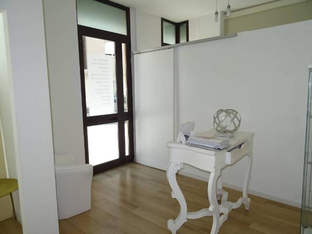 Locale Commerciale in vendita a Borgo, Marche