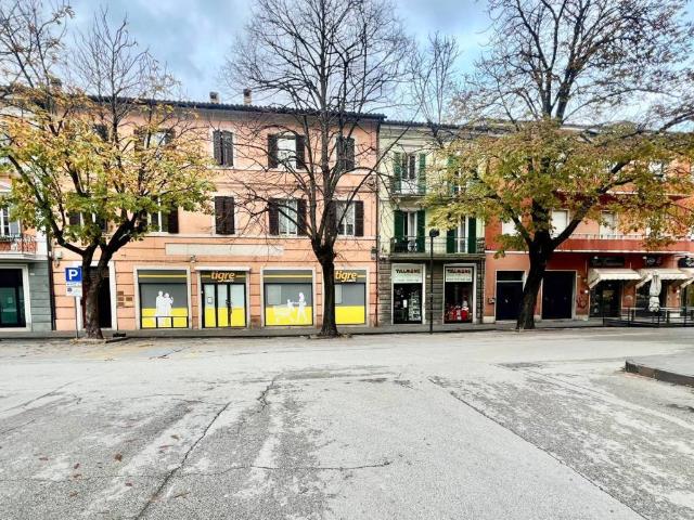 Locale Commerciale in vendita a Centro, Marche