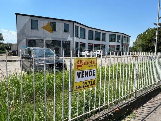 Locale Commerciale in vendita a Unione della Romagna Faentina, Faenza