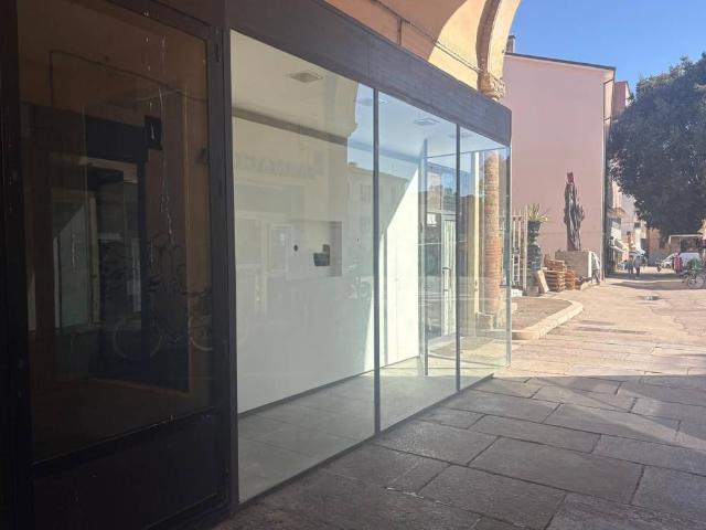 Locale Commerciale in vendita a Unione della Romagna Faentina, Faenza