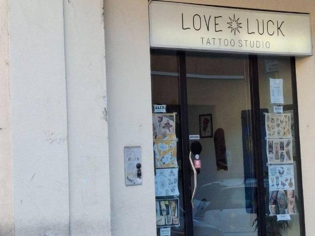 Locale Commerciale in vendita a Unione della Romagna Faentina, Faenza
