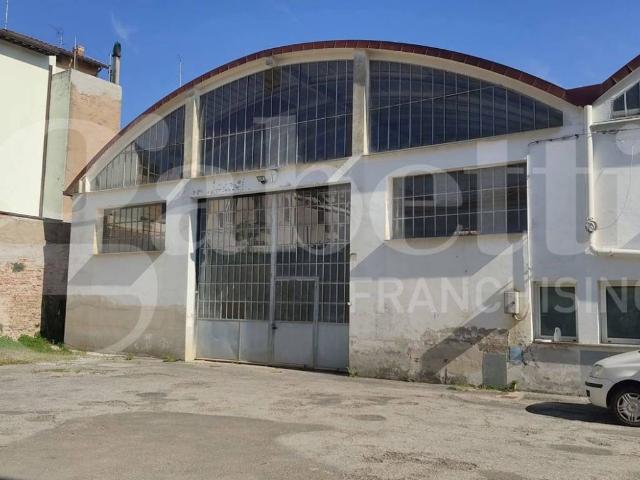 Locale Commerciale in vendita a Unione della Romagna Faentina, Faenza