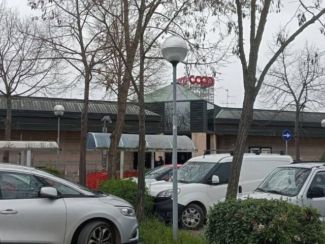 Locale Commerciale in vendita a Unione della Romagna Faentina, Faenza