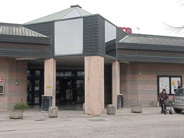 Locale Commerciale in vendita a Unione della Romagna Faentina, Faenza