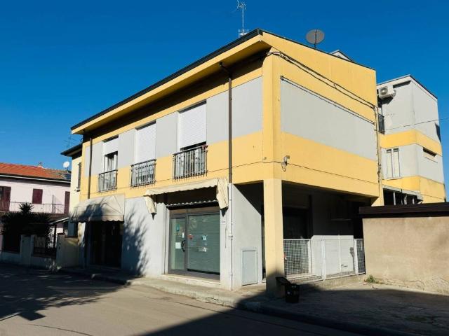 Locale Commerciale in vendita a Unione della Romagna Faentina, Faenza