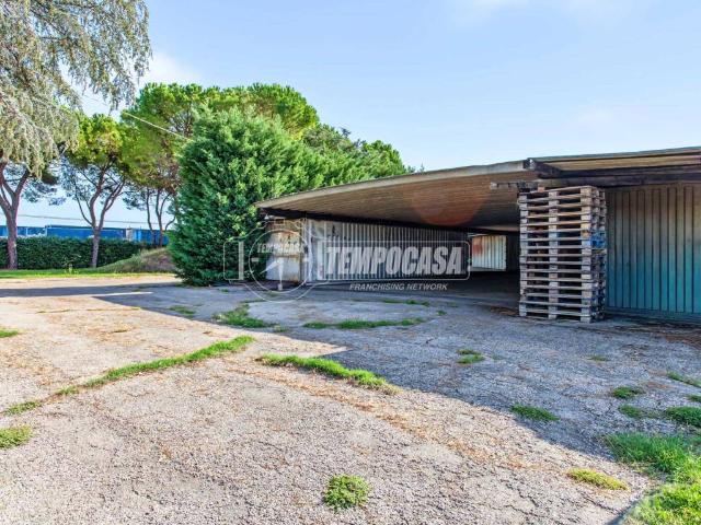 Locale Commerciale in vendita a Villa Mano, Faenza