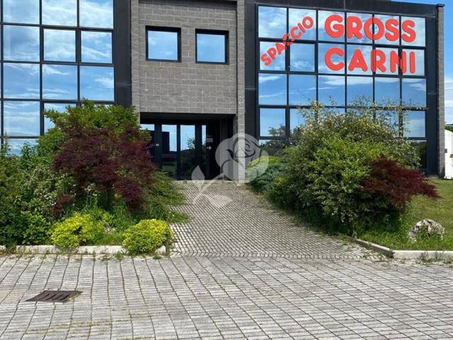 Locale Commerciale in vendita a Fagagna, Friuli-Venezia Giulia