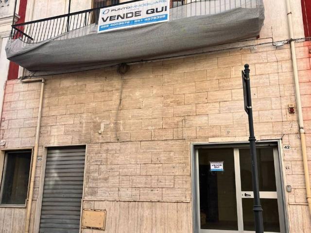 Locale Commerciale in vendita a Puglia, Taranto
