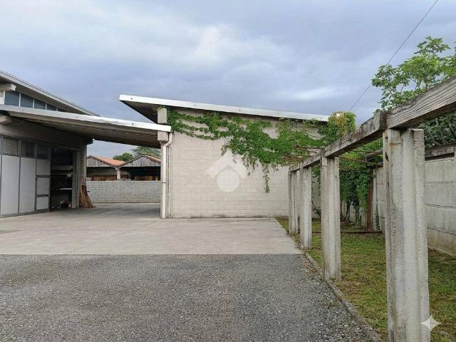 Locale Commerciale in vendita a Bergoro, Fagnano Olona