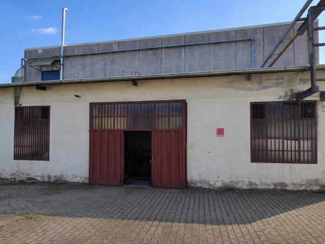 Locale Commerciale in vendita a Bergoro, Fagnano Olona