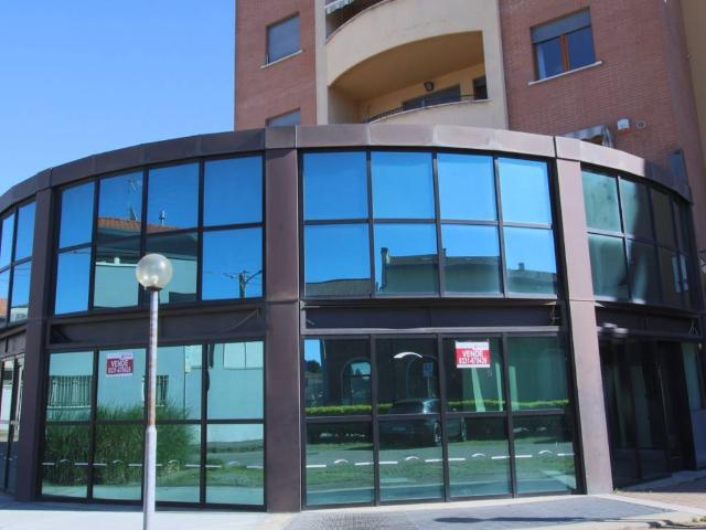 Locale Commerciale in vendita a Bergoro, Fagnano Olona