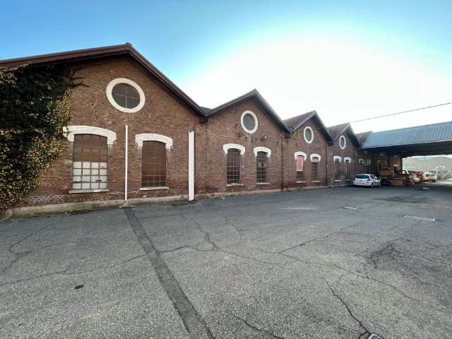 Locale Commerciale in vendita a Bergoro, Fagnano Olona