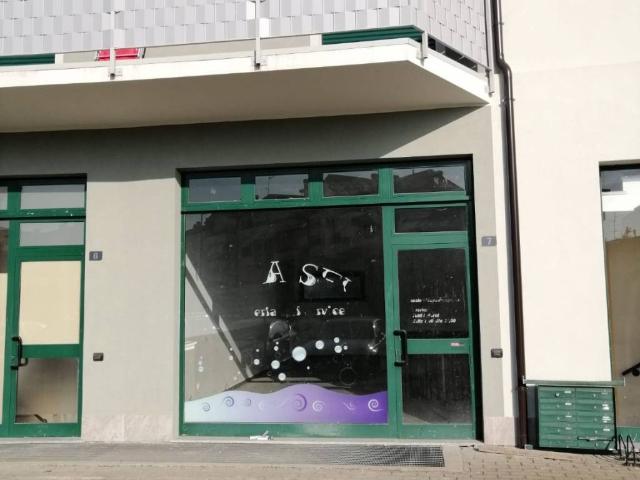 Locale Commerciale in vendita a Bergoro, Fagnano Olona