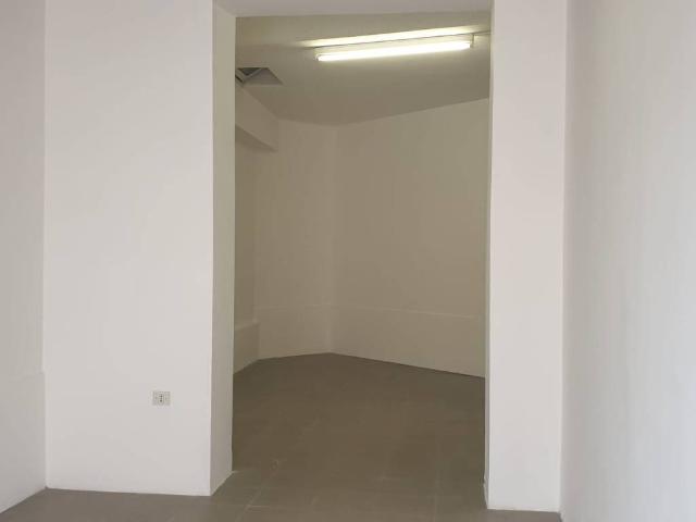 Locale Commerciale in vendita a Villanova, Marche