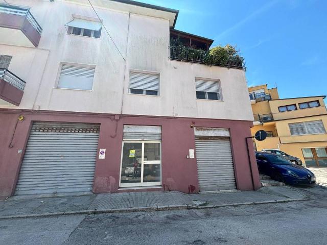 Locale Commerciale in vendita a Villanova, Marche