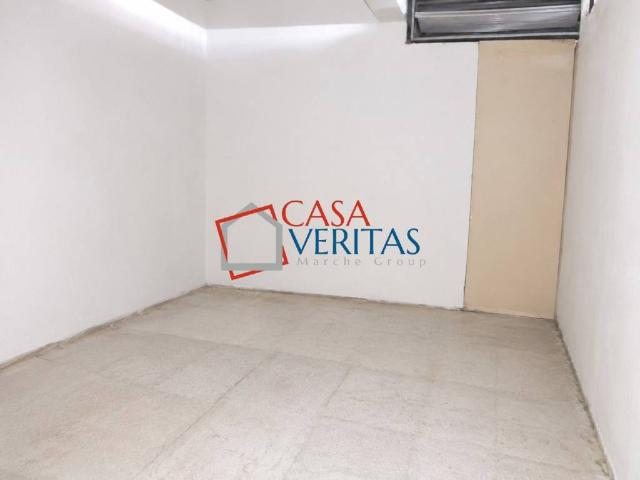 Locale Commerciale in vendita a Villanova, Marche