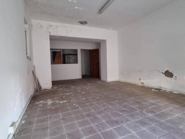 Locale Commerciale in vendita a Marche, Ancona